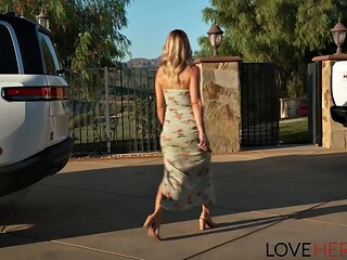 Lola Fae and Andi Avalons Facesitting Foot Fetish