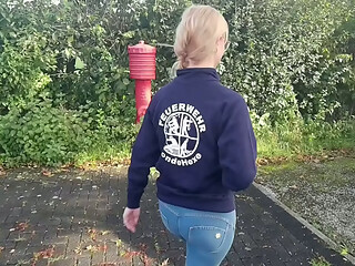 Blondehexe - Feuerwehr Praktikantin PUBLIC gecreampied   BONUS CREAMPIE