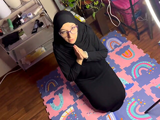 Muslim Begging to Be Fucked in Hijab