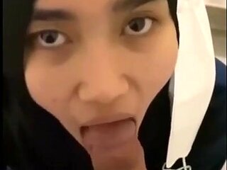 Hijab Malay Sepong Kontol Guru Ditangga Sekolah
