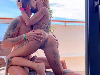 Big boobs, pussy licking, sentando