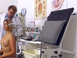 Amateur blonde fucking in stockings on video