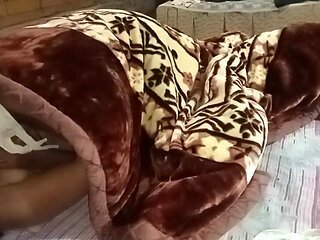 stepUncle ne aunty ki bur chat chat Pani Nikal diya fhir hardcore chudai Kiya aunty khus ho gai