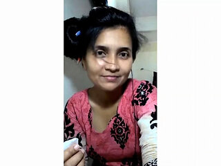 Hot Sexy Bhabhi Showing Her Body at Shower