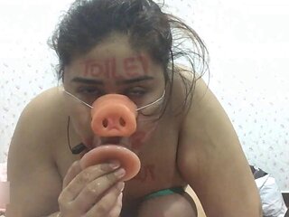 Latina slut experiments with her throat and shows her pussy