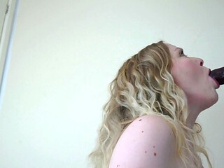 Hot amateur blonde pregnant toying her pussy solo