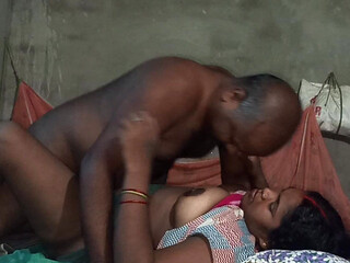 People like aunty's pussy very much, everyone wants to fuck it.