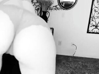 Shaking my ass for you close up
