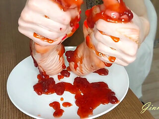 licked the jam off her feet. uncensored video