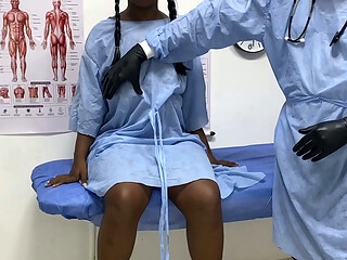 Va a doctor para cambiarse las protesis y el doctor le mete la polla