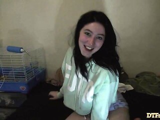 Passionate big-bottomed brunette Amilia Onyx penetrated from behind