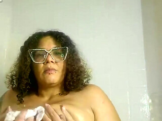 Going Live Chat with Me Whilst I Bathe
