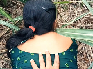Sexy bhabhi ki chudai ganne ke khet mein aur bhabhi ke gand se khoon nikal Diya