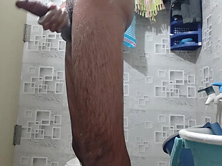 LEA.KED MMS OF 18Y BOY  BATHING