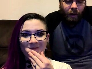Webcam skinny brunette plays her squirt pussy