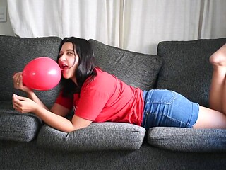 Chubby Melu Worlds Solo Red Balloon Bunny Looner Pop Play