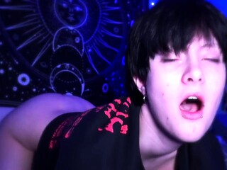 Amateur Close Up Squirting Masturbation
