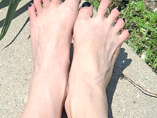 Bright Bulging Veins Fit for a Vampire