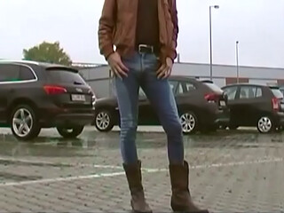 Wetting my skinny jeans in public