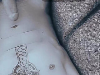 Hot tattood Mike Pipes jacking off