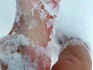 Amateur Foot Fetish Girlfriend Sucks and gives a Footjob