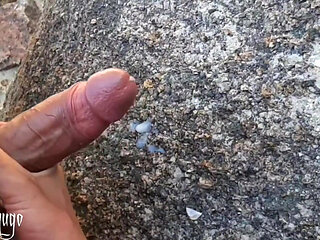 I showed my penis, urinated, and masturbated until I ejaculated on the beach.
