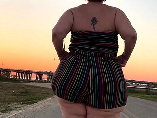 -Onlyfans.com- Hourglassleigh - Strolling In Stripes At