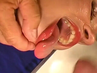 Ggg - Devot Sperma Pisse Slut Sucks Cocks Wild