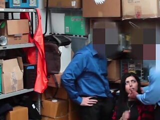 Big theft Audrey Royal caught and punished by security guard