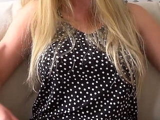 Elle Hunter - What Do You Think of My Knickers