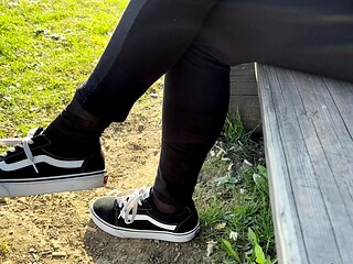 Amateur Foot Fetish Girlfriend Sucks and gives a Footjob