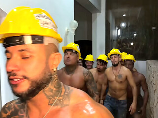 Casal n&atilde_o paga pedreiros e eles resolveram cobrar de outro jeito