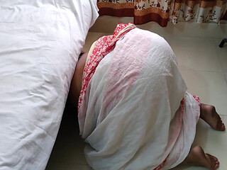 Pakistani Hot Stepmom Gets Stuck While Sweeping Under the Bed When Stepson Fucks Her & Cum Out Her Big Ass