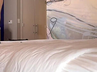 Hotel Maid Kaida Kinks Fluffs More Than Pillows