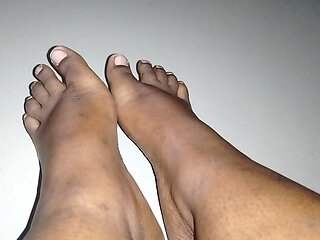 Cute hottie 18+ blesses you with her filthy feet to lick clean in exchange for all your assets.