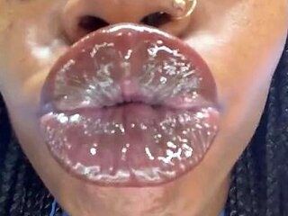 Biiggjuiccyfruit aka biiggjuiccyfruit OnlyFans - Upclose
