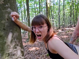 BettDuett - Freundin gepoppt beim Pilze sammeln