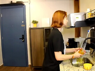 Dando uma rapidinha antes da festa na cozinha
