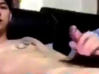asian twink jerking off on bed on cam (1&#039;12&#039;&...