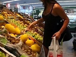 Italian beauty gets big cock pounded in hairy anal