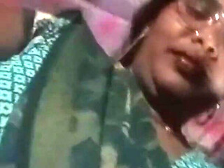 Chacha Naraj Hokar Jangal Me Mutthi Marta Hai Chachi Ghar Par Chut Ka Pani Nikalti Hai