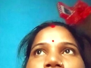 Mera beau ne mujhe dekh ke muthi mara