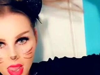 Heidi Foxx aka heidivandertrump OnlyFans - Happy Halloween