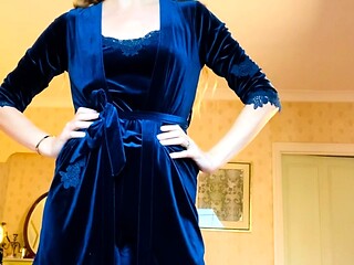 Blonde amateur gives webcam show with toys