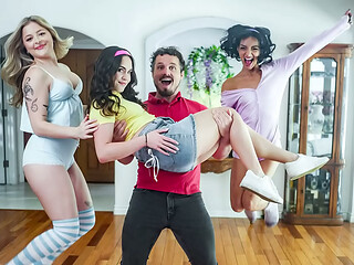 Perv Teaches Teens How Money Works - Jill Taylor, Daisy Pheonix, Laynee James, Robby Apples