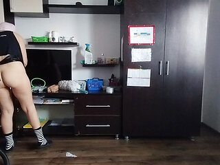 Amateur wife cleans the house naked.
