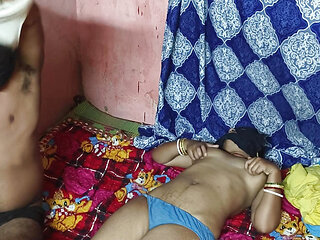Hot girlfriend's ans boyfriend ke sath romance hot Desi style doggy style me pela girlfriend