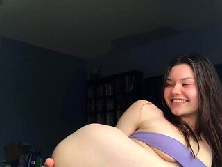 Gorgeous amateur teen fingering
