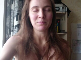 Teenage porn star shares her true amateur scenes in a