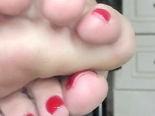 Close Toea and Red Toenails